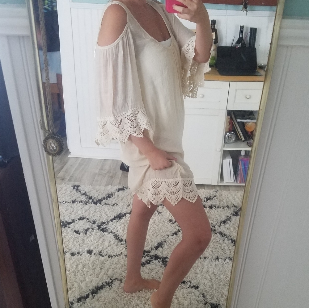 VENUS Lace/crochet trim cover up - Picture 4 of 6
